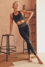 Load image into Gallery viewer, Chevron Track Seamless Hybrid Racerback Sports Bra